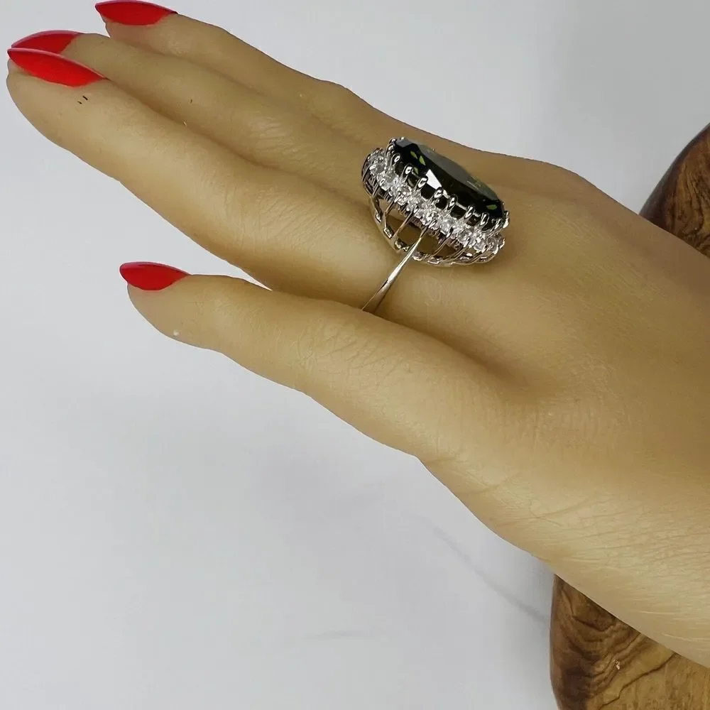 Vintage Ring Sz 6 Beautiful Olive Green Clear Crystal Oval Silver Plate 4229